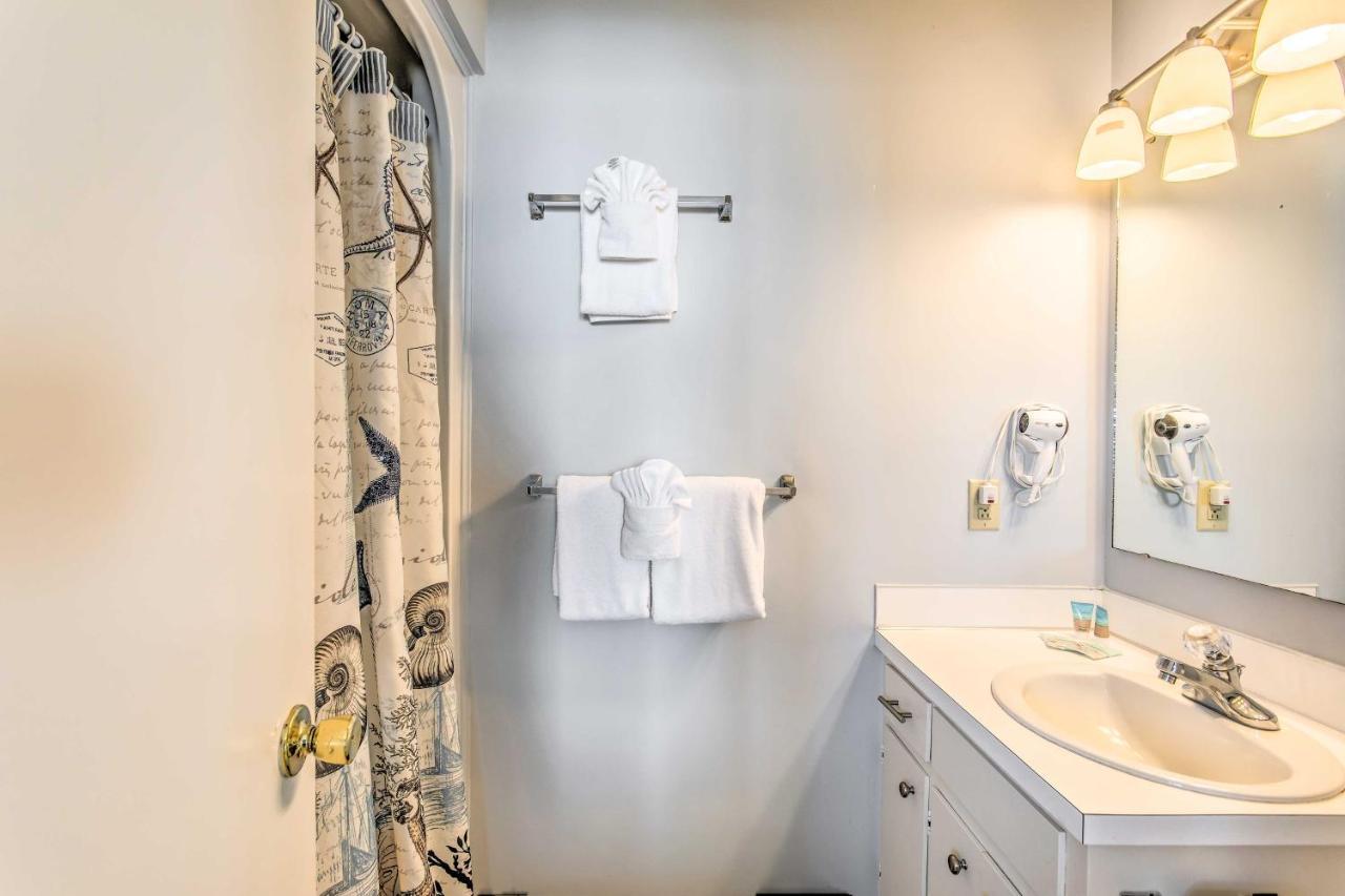 Bright Beachy Condo With Boardwalk Access And Patio! 미를 비치 외부 사진