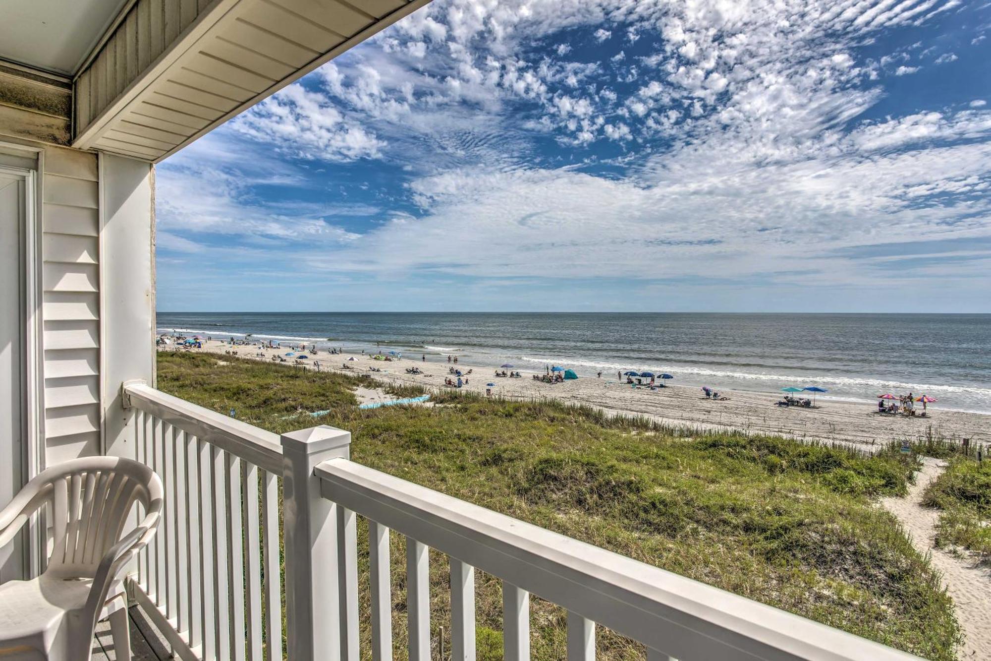 Bright Beachy Condo With Boardwalk Access And Patio! 미를 비치 외부 사진